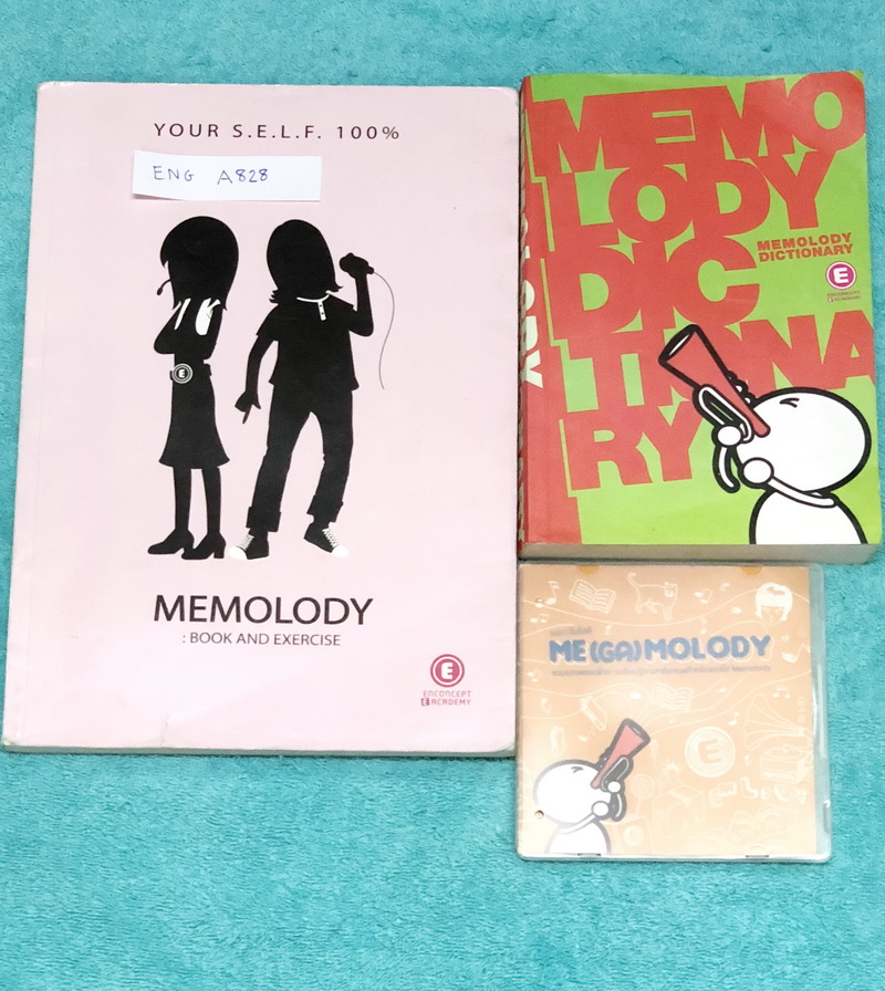 ►ครูพี่แนน Enconcept◄ ENG A828 เซ็ท Memelody + Cd เพลงภาษาอังกฤษครูพี่แนน มีเพลง + เนื้อเพลงมากกว่า 200 เพลง ในเซ็ทประกอบด้วย 1. หนังสือ Memolody Book เป็นเล่มเนื้อเพลง มีเขียนบางหน้า บริเวณด้านหลังปกหนังสือมีรอยตัดบ้าง เนื้อหาและกระดาษในหนังสือครบถ้วนสมบ