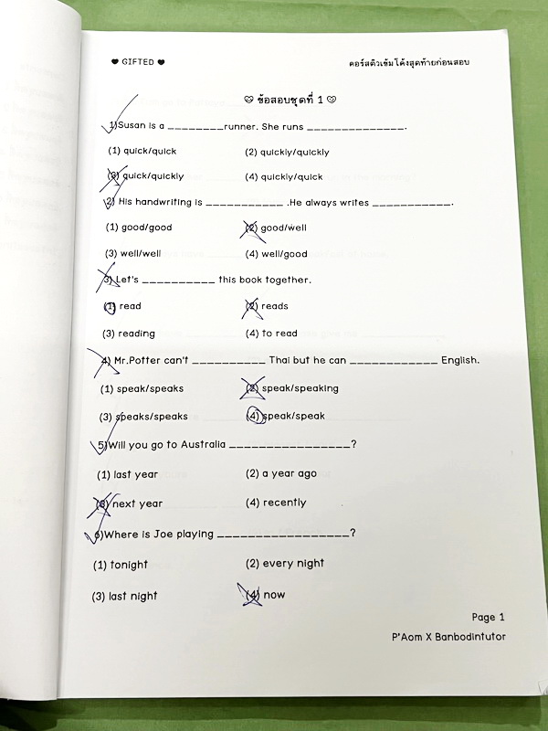►อังกฤษสอบเข้า ม.1 Gifted◄ หนังสือกวดวิชาบ้านบดินทร์ติวเตอร์ เตรียมสอบเข้า ม.1 Gifted วิชาภาษาอังกฤษ เน้นตะลุยโจทย์ข้อสอบทั้งเล่ม มีโจทย์ข้อสอบ 7 ชุด + ข้อสอบ Interesting Idioms อีก 1 ชุดรวมทั้งหมด 8 ชุด มีจดเฉลยครึ่งเล่ม ที่เหลือเว้นว่างไว้และไม่มีเฉลย