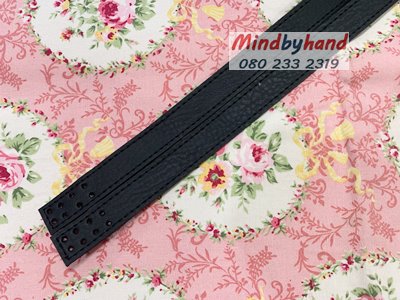 สายกระเป๋ายาว 65 cm. ความกว้าง 2.5 cm.