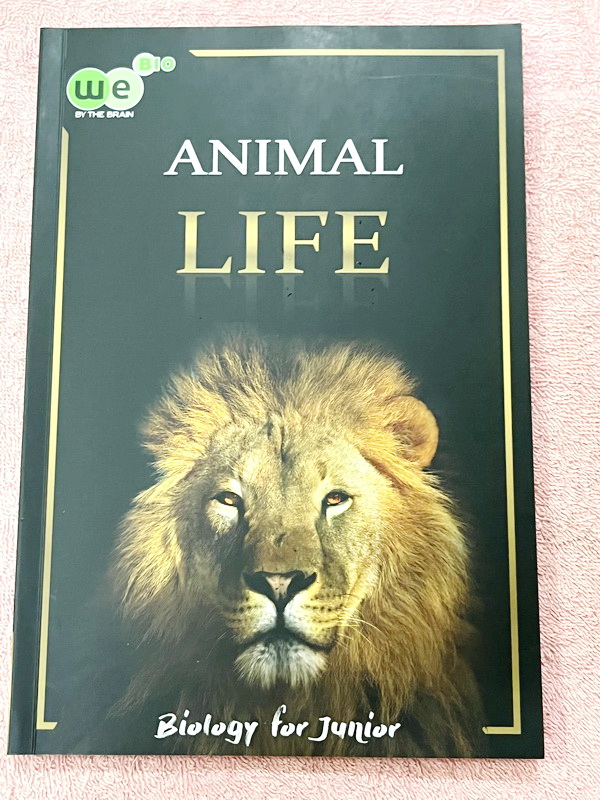 ►We Brain◄ หนังสือวีเบรน Biology For Junior ชีววิทยา ม.ต้น 5 เล่ม สรุปเนื้อหาระดับชั้นม.1-ม.3 มีโจทย์แบบทดสอบประจำบท เนื้อหาบางจุดที่เว้นไว้ให้เติมเอง จดบางหน้า จดละเอียด ไม่มีเฉลย หนังสือสภาพแทบใหม่เอี่ยม หนังสือพิมพ์สีสวยงาม