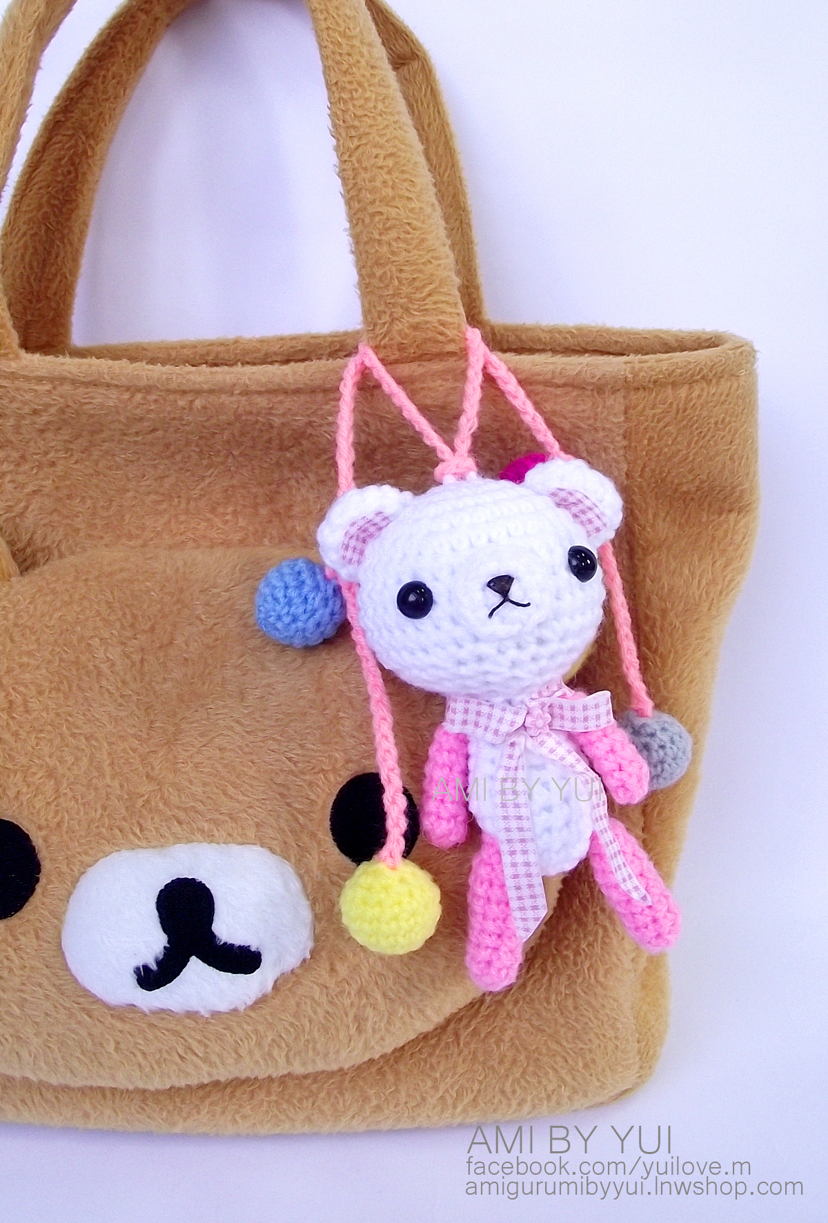 พวงห้อยกระเป๋าหมีผูกผ้าพันคอ