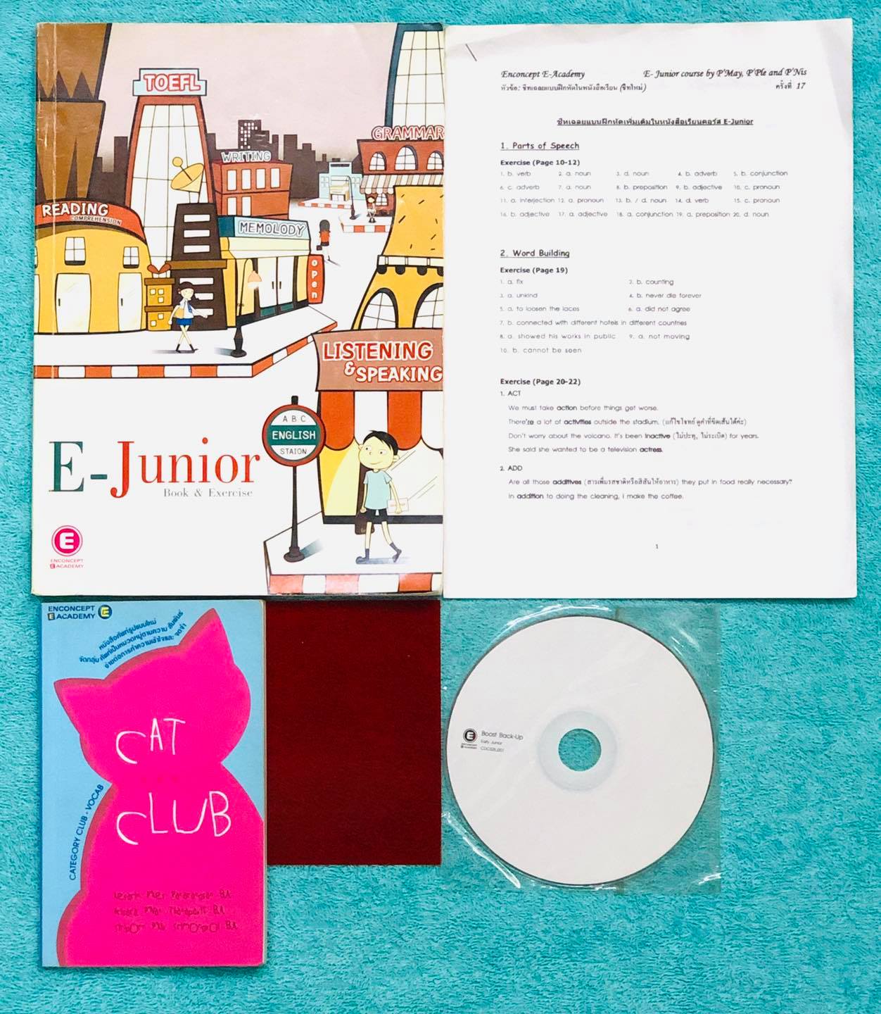 ►ครูพี่แนน Enconcept◄ เซ็ทหนังสือ Early Junior และชีทเฉลย + CD เพลงภาษาอังกฤษครูพี่แนน + หนังสือ Cat Club พร้อมแผ่น Magic Filter (สีแดง) เหมาะสำหรับเด็กประถมปลาย และนักเรียนที่เตรียมตัวสอบเข้า ม.1 โรงเรียนดัง 1. หนังสือกวดวิชา Early Junior สรุปความรู้พื้น