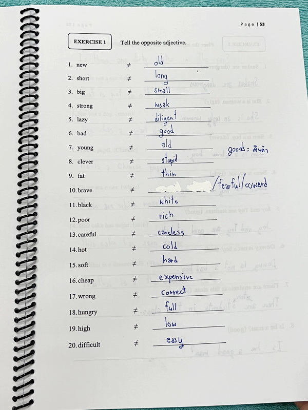 ►ครูพี่ฟร้องซ์◄ หนังสือเรียนพิเศษ English ป.5 เล่ม 1 มีสรุปแกรมม่ากระชับง่ายๆ มีโจทย์ประจำบท จดครบเกือบทั้งเล่ม จดละเอียด ด้านหลังมีตาราง Vocab ให้ท่องจำสำหรับเด็ก ป.5 หนังสือใส่ปกสันเกลียว เปิดอ่านง่าย