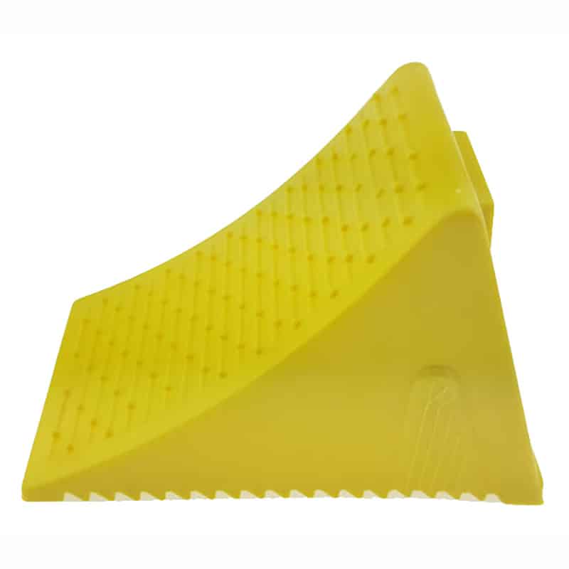 ที่รองล้อรถ พลาสติกหนุนล้อ Plastic wheel chock ขนาด 10.5 x 19 x 12.5 ซม. (กว้าง x ยาว x สูง)