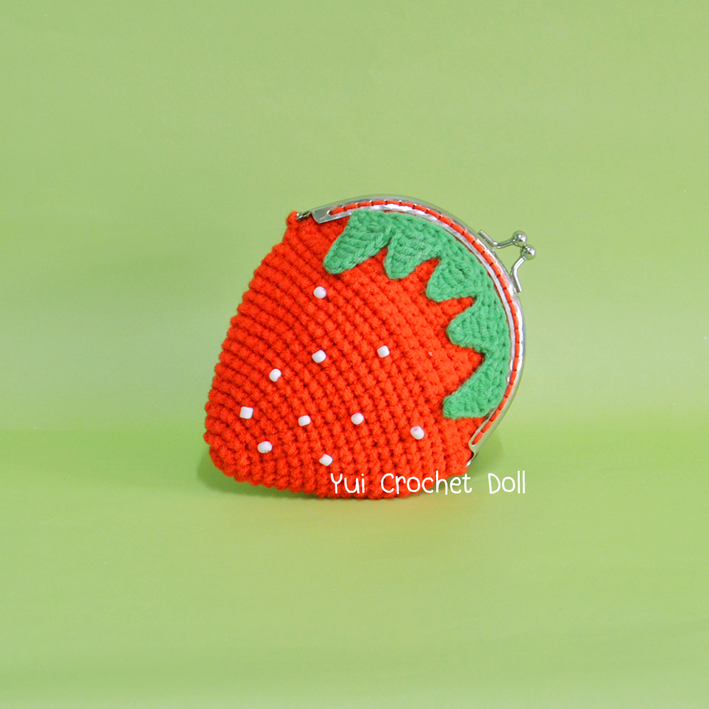 กระเป๋าปิ๊กแป๊กไหมพรมสตรอเบอร์รี่ Strawberry Purse Coin