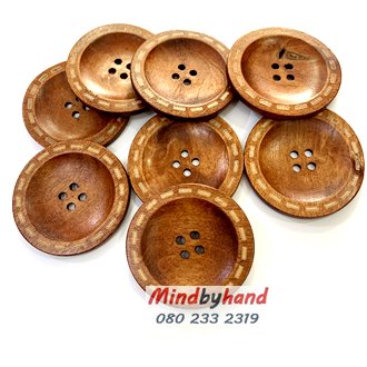 กระดุมไม้ สีดำ / สีน้้ำตาล ขนาด 5 cm.