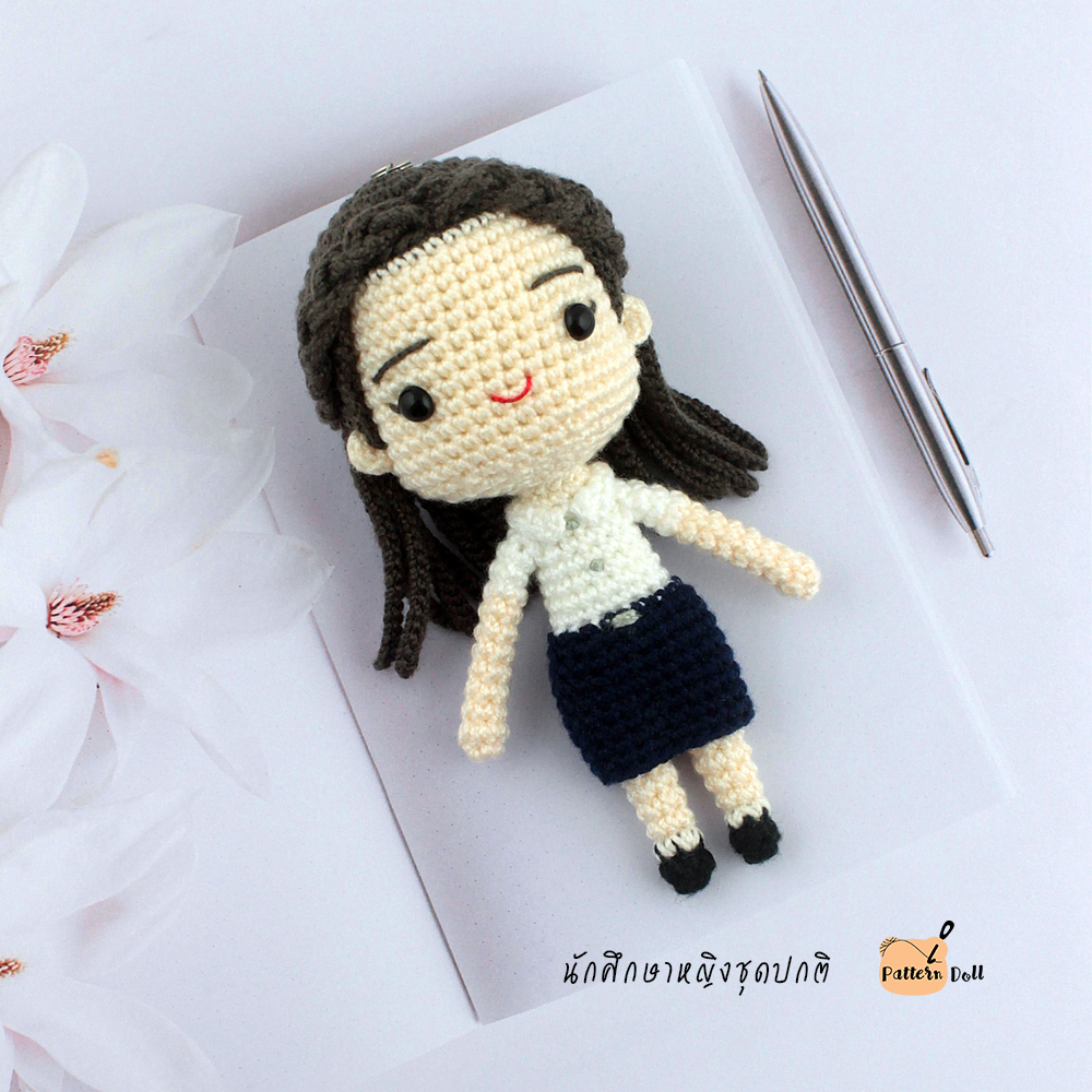 หนังสืองานฝีมือตุ๊กตาถักโครเชต์ชุดรับปริญญาจิ๋ว