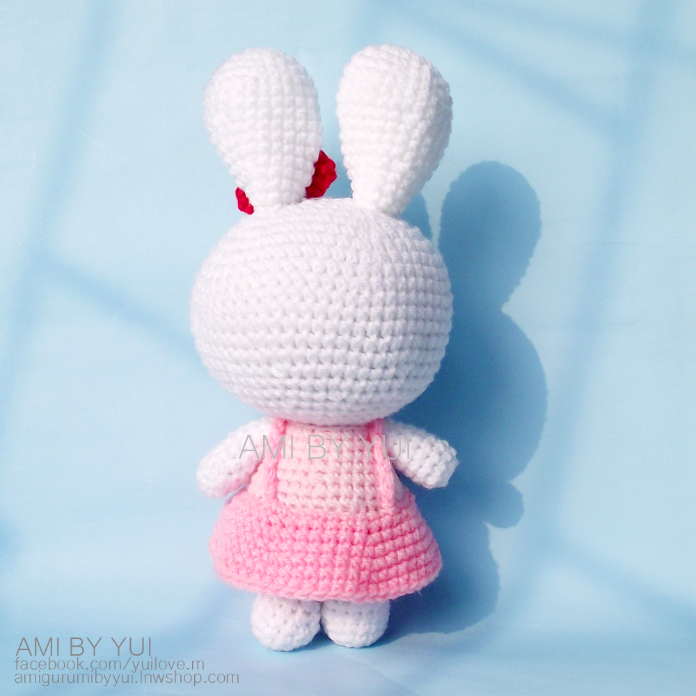 ตุ๊กตาถักไหมพรมกระต่ายกระโปรงบาน