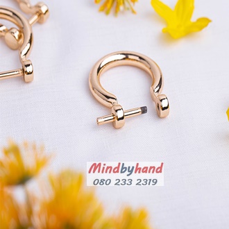 ตัวเกี่ยวหูกระเป๋า / ห่วงกระเป๋า แบบเกือกม้า สีทอง