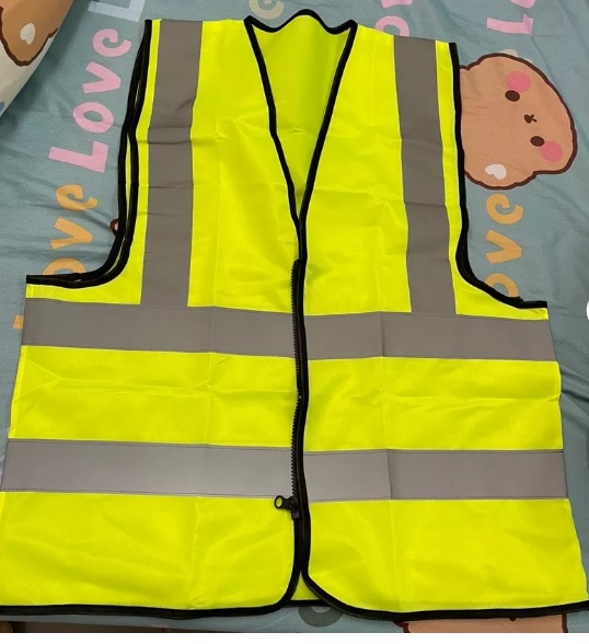 เสื้อกั๊กสะท้อนแสงผ้ายืด + ไฟเบอร์เคมีเรืองแสงสีเหลือง มีสีส้ม และสีเขียว