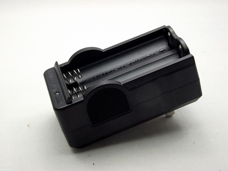 แท่นชาร์จแบตลิเทียม 18650 x 2 ( Lithium battery charger )