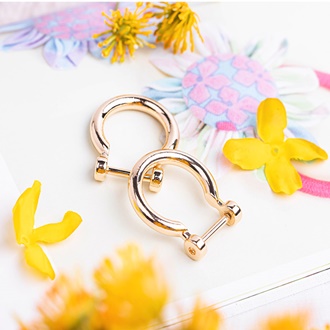 ตัวเกี่ยวหูกระเป๋า / ห่วงกระเป๋า แบบเกือกม้า สีทอง