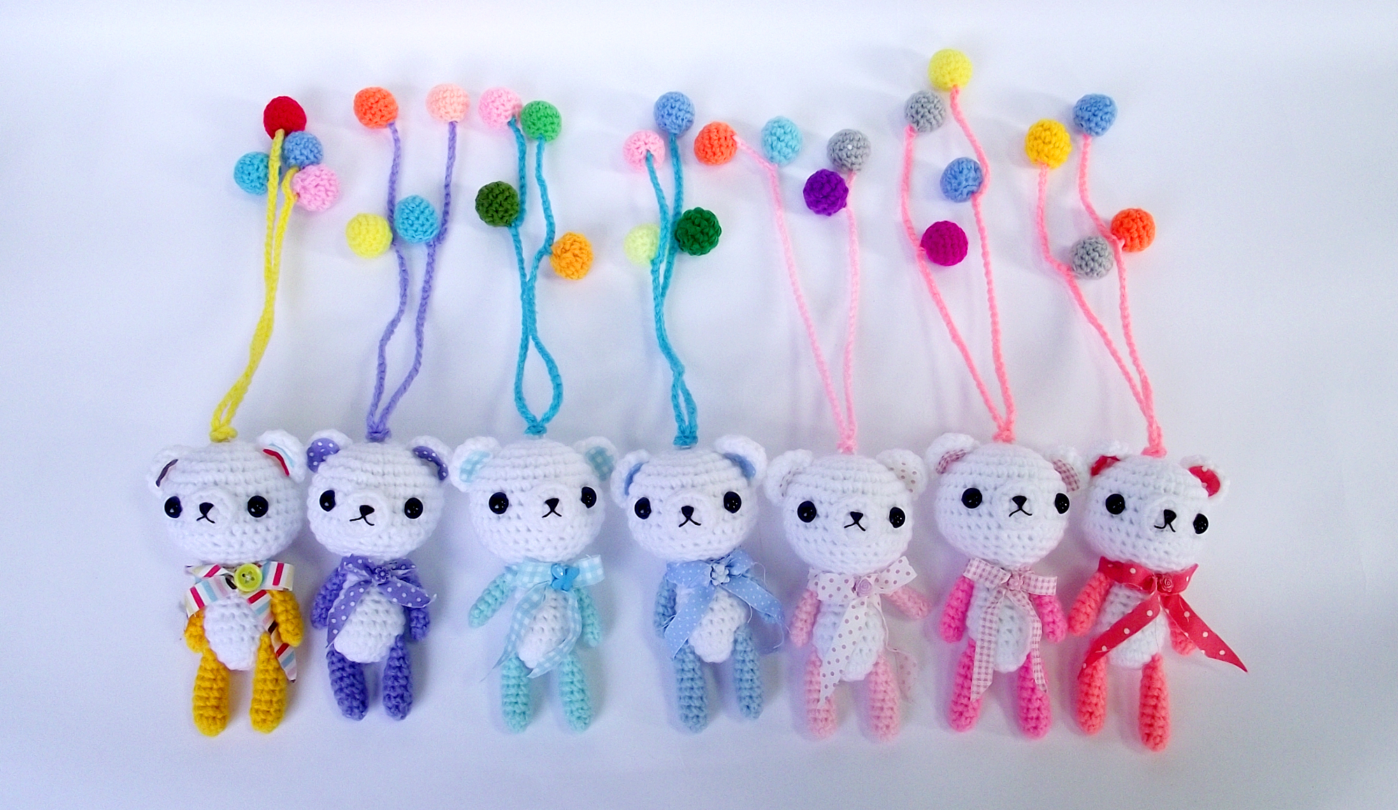 พวงห้อยกระเป๋าหมีผูกผ้าพันคอ