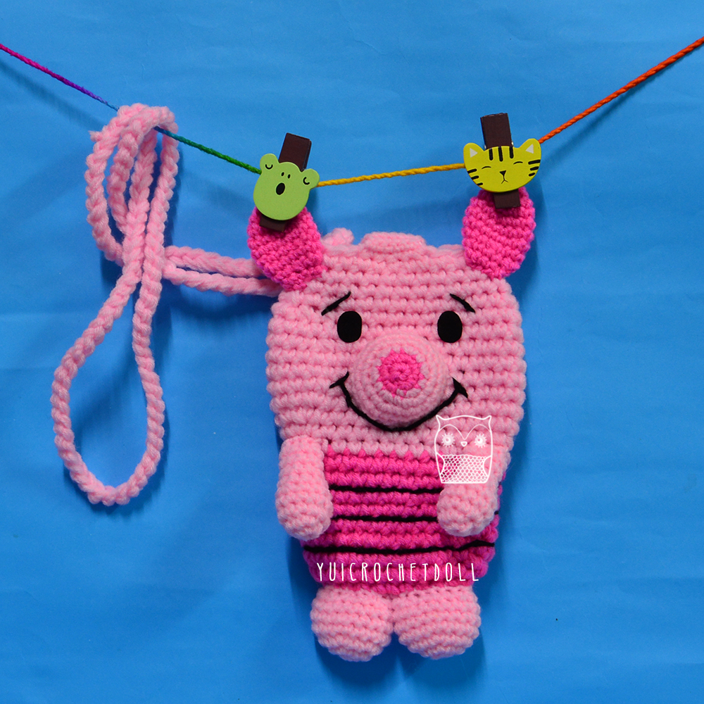 กระเป๋าใส่โทรศัพท์มือถือ มีสายคล้องคอ พิกเลต Piglet