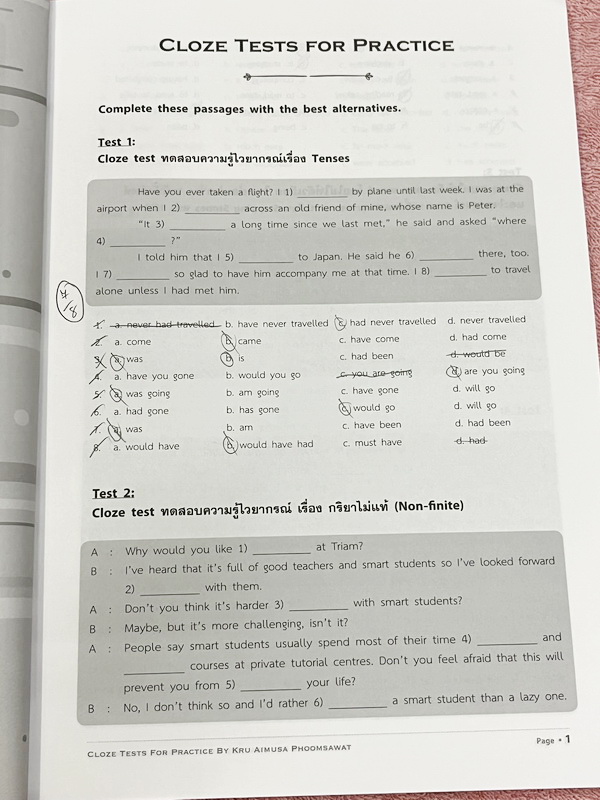►เตรียมอุดม◄ อ.เอมอุษา (อดีตครูโรงเรียนเตรียมอุดมศึกษา) หนังสือเรียนวิชาภาษาอังกฤษ Cloze Tests for Practise เล่ม Revised Edition ในหนังสือมีคำแนะนำในการทำ Cloze Test ของอาจารย์ มีโจทย์ข้อสอบทั้งหมด 100 ชุด ในหนังสือมีเขียน 2 หน้า สภาพหนังสือแทบใหม่เอี่ยม
