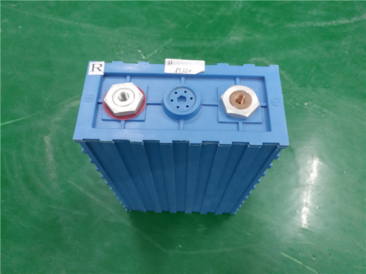 เซลแบตเตอรี่ ลิเทียม ไอร่อน ฟอสเฟต ขนาด 3.2V 100 Ah Lithium iron phosphate ( LiFePO4 )