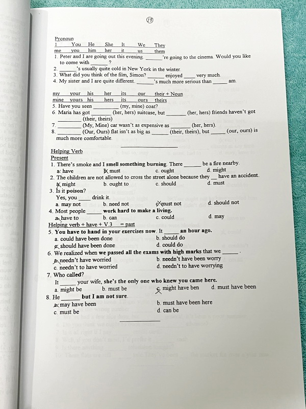 ►อ.ถ้วย◄ หนังสือเรียนภาษาอังกฤษครูพี่ถ้วย คอร์ส Grammar เล่ม 1-2 สอบเข้าเตรียมอุดม + ชีทเฉลย + ชีทสรุปแกรมม่า ในหนังสือมีโจทย์เยอะมาก มีจดบางหน้า จดละเอียด มีชีทเฉลยใช้คู่กับหนังสือให้ต่างหาก และมีชีทตัวอย่างการสรุป Grammar ย่อๆให้พอเข้าใจแบบภาพรวม ควรจำเ