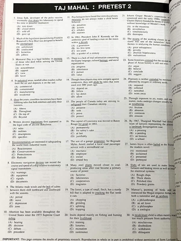 ►หนังสืออ.สงวน◄ ตำราเรียนอ.สงวน วงศ์สุชาต Vocabulary มีโจทย์ทั้งเล่ม เป็นคลังโจทย์ มีโจทย์เยอะมากประมาณเกือบ 2,000 ข้อ มีเฉลยพิมพ์ไว้ด้านล่างทุกหน้า มีเขียนด้วยดินสอเล็กน้อย ด้านหลังมีคำศัพท์ที่ควรท่องจำอีก 519 คำหนังสือเล่มหนาใหญ่มาก ขนาดเทียบเท่าหนังสือ