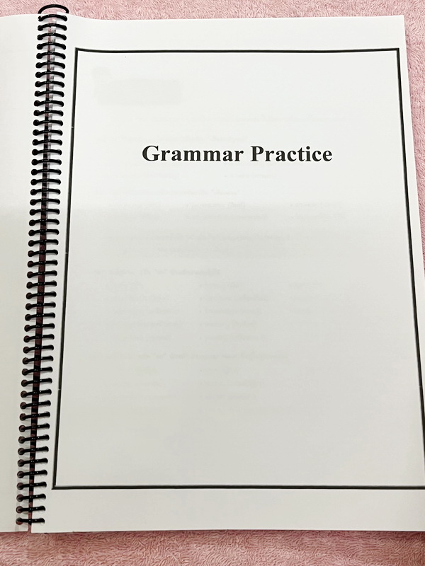 ►Teacher Nan◄ หนังสือกวดวิชา Advanced English 1-2 ชั้นประถมปลาย สอบเข้า ม.1 สรุปเนื้อหาอ่านง่าย อาจารย์แบ่งออกเป็น Rule ละเอียดยิบย่อย ซอยย่อยแบ่งออกเป็นบทๆ มีทั้งหมด 60 Rule เนื้อหาตีพิมม์สมบูรณ์ทั้งหมด เนื้อหายากลึกถึงสอบเข้า ม.1 โรงเรียนดัง มีโจทย์ประจ