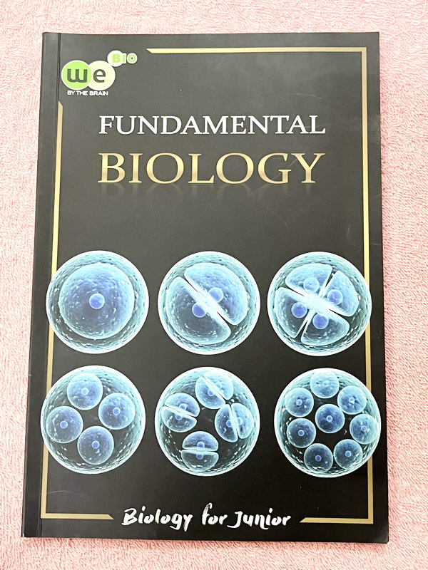 ►We Brain◄ หนังสือวีเบรน Biology For Junior ชีววิทยา ม.ต้น 5 เล่ม สรุปเนื้อหาระดับชั้นม.1-ม.3 มีโจทย์แบบทดสอบประจำบท เนื้อหาบางจุดที่เว้นไว้ให้เติมเอง จดบางหน้า จดละเอียด ไม่มีเฉลย หนังสือสภาพแทบใหม่เอี่ยม หนังสือพิมพ์สีสวยงาม