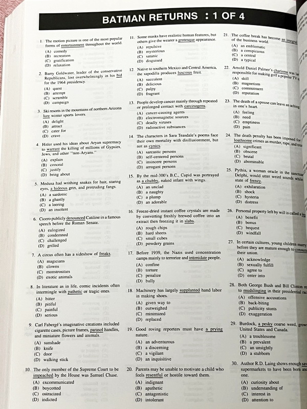 ►หนังสืออ.สงวน◄ ตำราเรียนอ.สงวน วงศ์สุชาต Vocabulary มีโจทย์ทั้งเล่ม เป็นคลังโจทย์ มีโจทย์เยอะมากประมาณเกือบ 2,000 ข้อ มีเฉลยพิมพ์ไว้ด้านล่างทุกหน้า มีเขียนด้วยดินสอเล็กน้อย ด้านหลังมีคำศัพท์ที่ควรท่องจำอีก 519 คำหนังสือเล่มหนาใหญ่มาก ขนาดเทียบเท่าหนังสือ