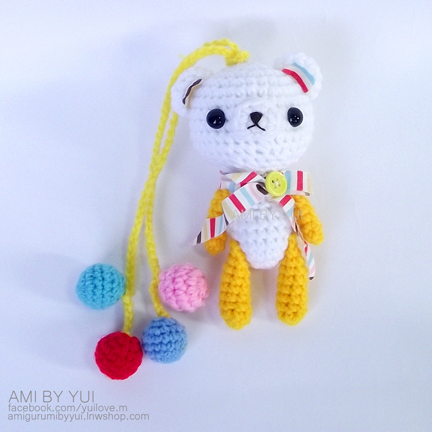 พวงห้อยกระเป๋าหมีผูกผ้าพันคอ