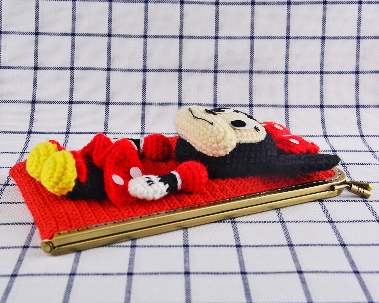 แพทเทิร์นกระเป๋าปิ๊กแป๊กใส่โทรศัพท์มือถือ มินนี่เม้าส์