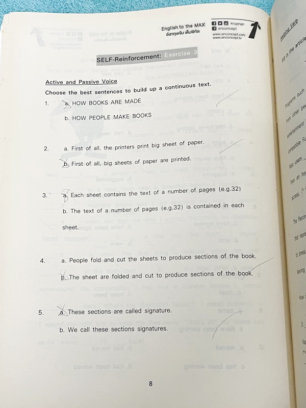 ►ครูพี่แนน Enconcept◄ หนังสือเรียนพิเศษปรับพื้นฐาน Vocab & Reading ม.ปลาย + หนังสือเล่มตะลุยโจทย์ มีเทคนิคลัดในการดูจับ Vocab และวิธีการอ่าน Reading แบบรวดเร็ว มี Tips & Tricks เทคนิคในการทำข้อสอบเยอะมาก จดครบเกือบทั้งเล่ม จดด้วยดินสอ ด้านหลังมีเฉลย Answe