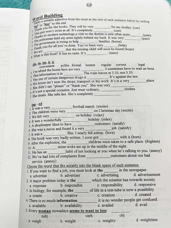 ►อ.ถ้วย◄ หนังสือเรียนภาษาอังกฤษครูถ้วย คอร์ส ม.3 สอบเข้าเตรียมอุดม + ชีทเฉลย + ชีทสรุปแกรมม่า ในหนังสือมีโจทย์เยอะมาก มีจดบางหน้า มีชีทเฉลยใช้คู่กับหนังสือให้ต่างหาก และมีชีทตัวอย่างการสรุป Grammar ย่อๆให้พอเข้าใจแบบภาพรวม ควรจำเอาไว้ให้ได้ อาจารย์แบ่งสรุ