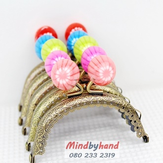 ขอบกระเป๋าปิ๊กแป๊ก แบบโค้ง สีรมควัน ขนาด 3 นิ้วกว่าๆ (ที่บิดลายดอกไม้)