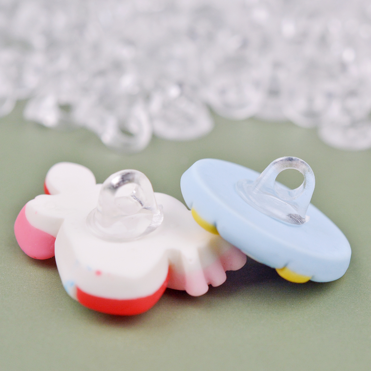 แป้นกระดุมใส แป้นติดหลังเรซิ่น ขนาด 7 มิล ใช้ติดชิ้นงาน ทำรูร้อยเชือก DIY Craft ᵔᴥᵔ