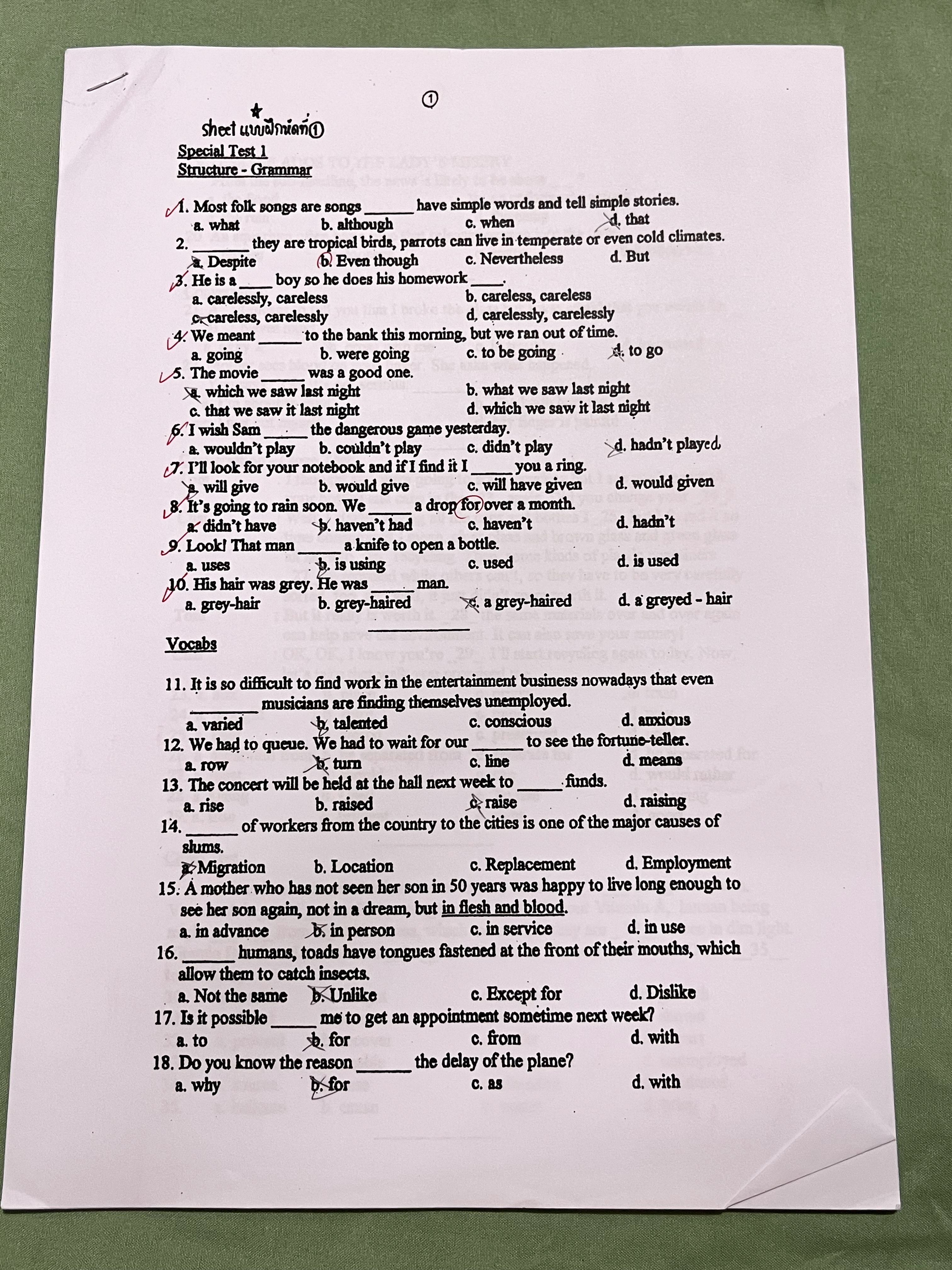 ►ชีทครูถ้วย◄ ชีทวิชาภาษาอังกฤษครูถ้วย ม.ต้น – เข้าเตรียมอุดม เป็นชีทฉบับจริงที่แจกในคอร์สเรียน ไม่ใช่ชีทซีร็อก เป็นชีทกระจายๆกองใหญ่รวมทั้งหมดมากกกว่า 100 ชุด มีทั้งแบบหนาบางคละกันไป ความหนาทั้งหมดเทียบเท่าหนังสือครูถ้วย 4-5 เล่ม // ในชีทมีสรุปแกรมม่าที่ใ