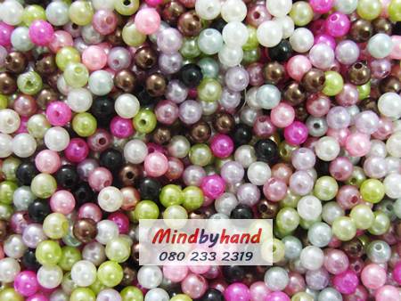 ลูกปัดพลาสติกแบบกลม แบบคละสี / สีขาว