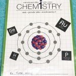 ►หนังสือเรียนโรงเรียนเตรียมอุดม◄ เอกสารประกอบการเรียนรายวิชาเคมี Chemistry 1 ระดับชั้น ม.4 ภาคเรียนที่ 1 มีเนื้อหาโดยสรุป และโจทย์แบบฝึกหัดทบททวน มีจดไม่ถึงครึ่งเ่ลม ช่วงหลังๆเว้นว่างไว้ จดละเอียดมาก ลายมืออ่านง่าย มีแปะกระดาษโน้ต Post-it ไว้หลายหน้า หนัง