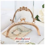 ปากกระเป๋าปิกแป๊ก มีลาย สีทอง 6.5 นิ้ว (ที่จับดอกไม้)