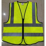 เสื้อกั๊กสะท้อนแสง มีรูตาข่ายเพื่อให้สวมใส่สบายและระบายอากาศได้ดี มี 2 สี คือ สีส้ม และสีเขียว แบบไม่มีกระเป๋า