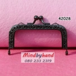 ขอบกระเป๋าปิ๊กแป๊ก 3" ปากตรง สีดำ มีลาย