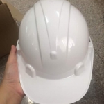 หมวกนิรภัย ปรับเลื่อนสายรัดคางยางยืด ยี่ห้อ Antinoc มี มอก 368-2554 มีให้เลือกถึง 7 สีคือ สีขาว, สีเหลือง, สีส้ม, สีแดง, สีเขียว,สีน้ำเงิน และสีฟ้า