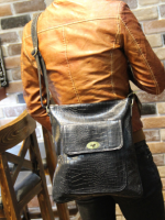 กระเป๋าผู้ชาย | กระเป๋าหนังแฟชั่นชาย กระเป๋าสะพายข้าง แฟชั่นเกาหลี