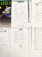 ►อ.สมเกียรติ◄ MA A904 หนังสือเรียนพิเศษ วิชาคณิตศาสตร์ ม.3 เทอม 1 + ชีทที่แจกใคอร์สเรียนเพิ่มเติมอีก 5 ชุด ในหนังสือมีสรุปสูตรและเนื้อหาสำคัญ มีโจทย์ตัวอย่างประจำบททุกบท อาจารย์มีบอกขั้นตอนการทำโจทย์ทีละขั้นตอนอย่างละเอียด โจทย์แบบฝึกหัดมีจดเฉลยบางข้อ จดล