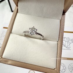 พร้อมส่งฟรี แหวนเพชรโมอีส เงินแท้925 ชุปทองขาว Moissanite Engagement Wedding Ring