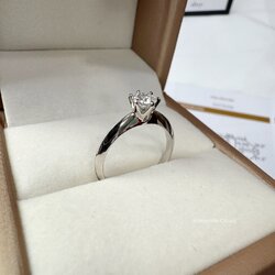 พร้อมส่งฟรี แหวนเพชรโมอีส เงินแท้925 ชุปทองขาว Moissanite Engagement Wedding Ring