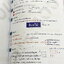 ►หนังสือเคมี อ.อุ๊◄ หนังสือติวโค้งสุดท้าย เคมีอาจารย์อุ๊ อาจารย์มีบอกจุดที่ออกสอบ 1-2 ข้อประจำบท มีสรุปสูตรสั้นๆกระชับ มีโจทย์แบบทดสอบ จดโหด จดครบเกือบทั้งเล่ม จดละเอียด มีจดเน้นจุดที่ต้องระวังโดนหลอก หนังสือหนา 54 หน้า หนังสือเล่มใหญ่